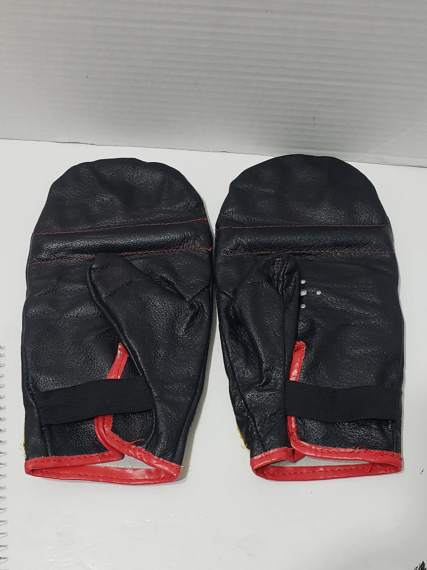 Everlast Speed Bag Boxing Training Gloves - 43086 - Vintage Heinrichs Co.